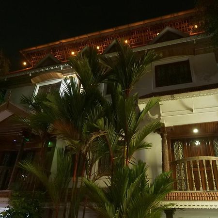 Hotel White Rose Kochi Exterior photo