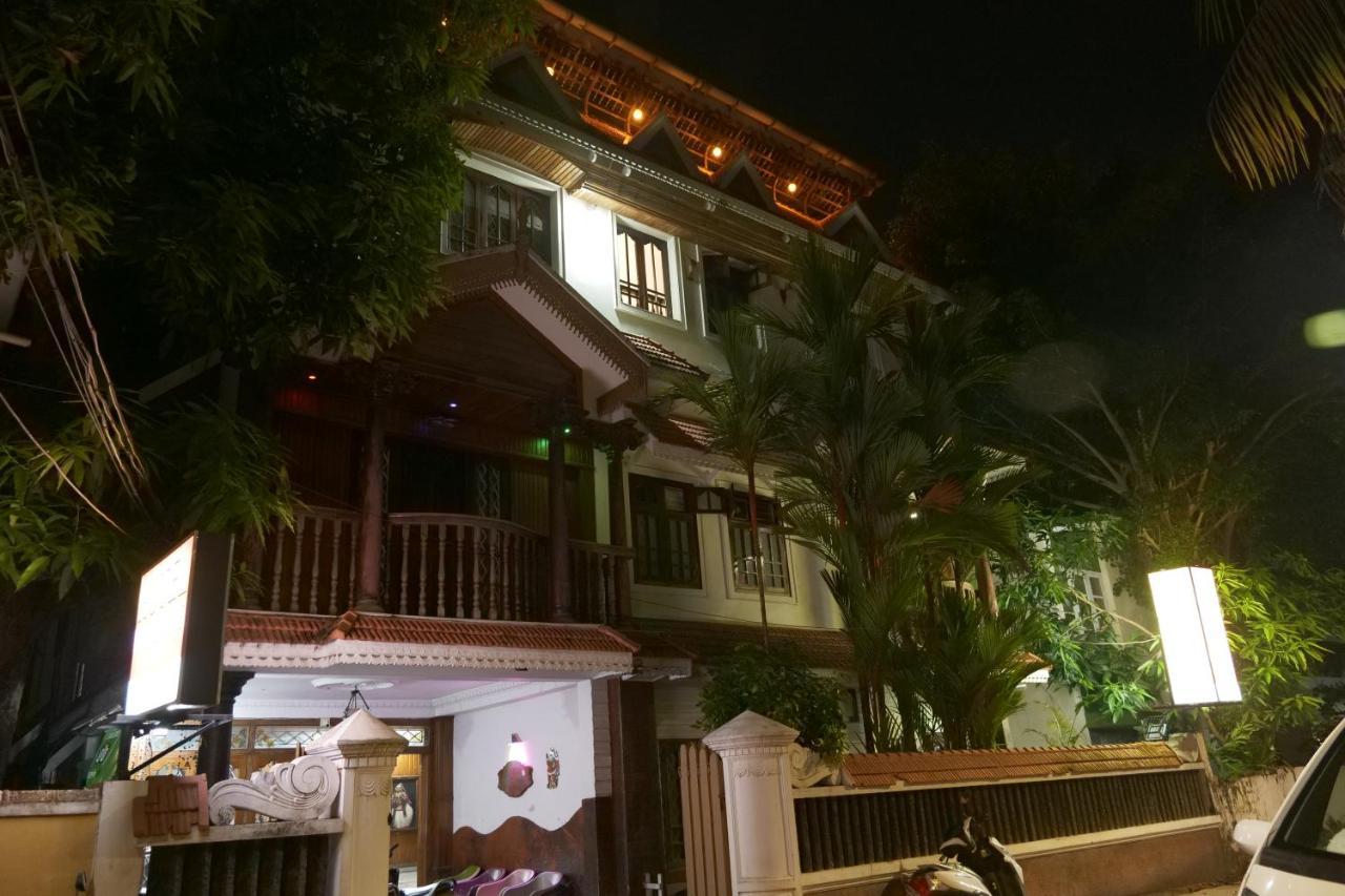 Hotel White Rose Kochi Exterior photo