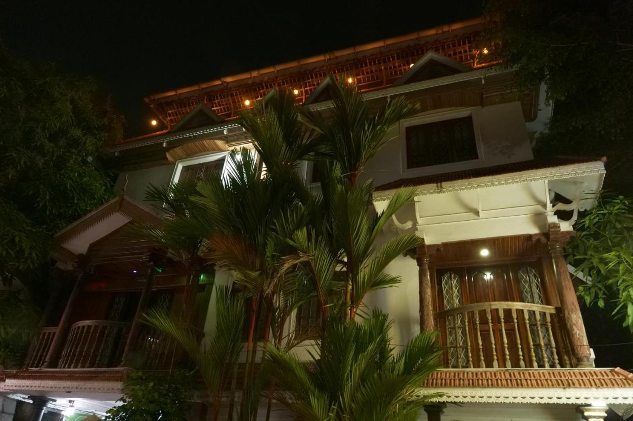 Hotel White Rose Kochi Exterior photo