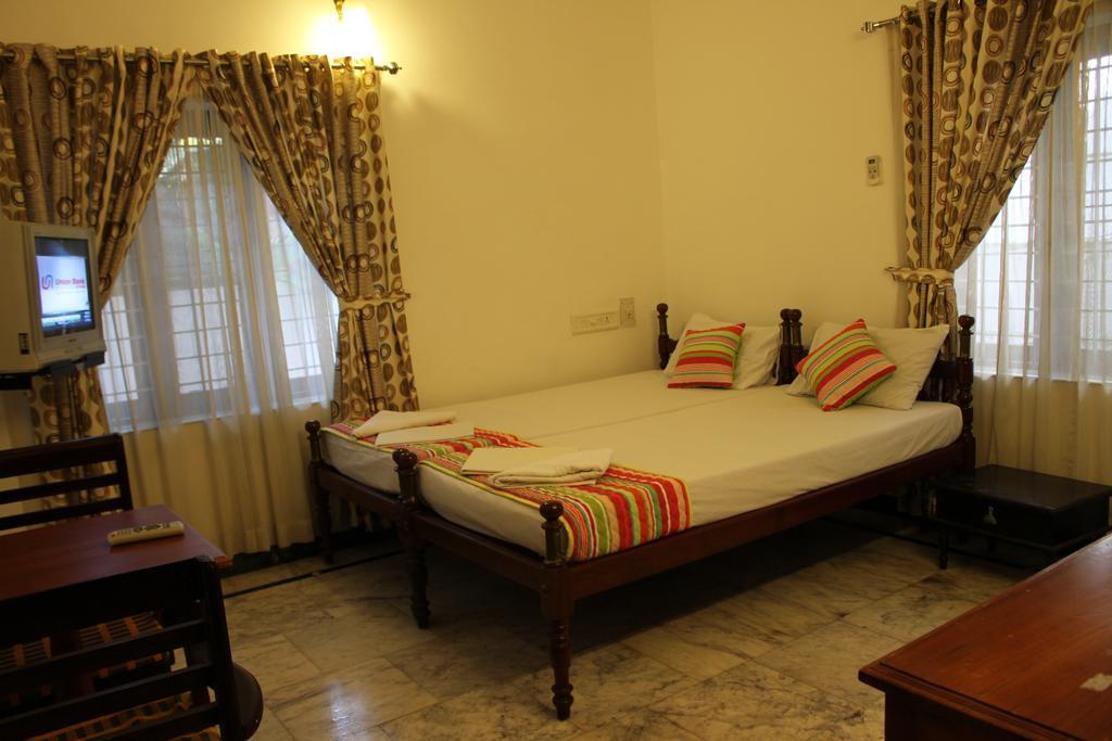 Hotel White Rose Kochi Exterior photo
