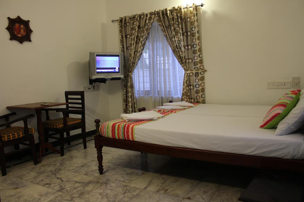 Hotel White Rose Kochi Exterior photo