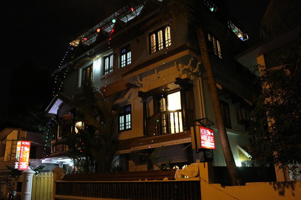 Hotel White Rose Kochi Exterior photo