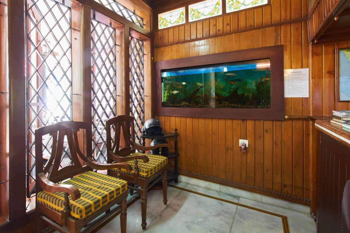 Hotel White Rose Kochi Exterior photo