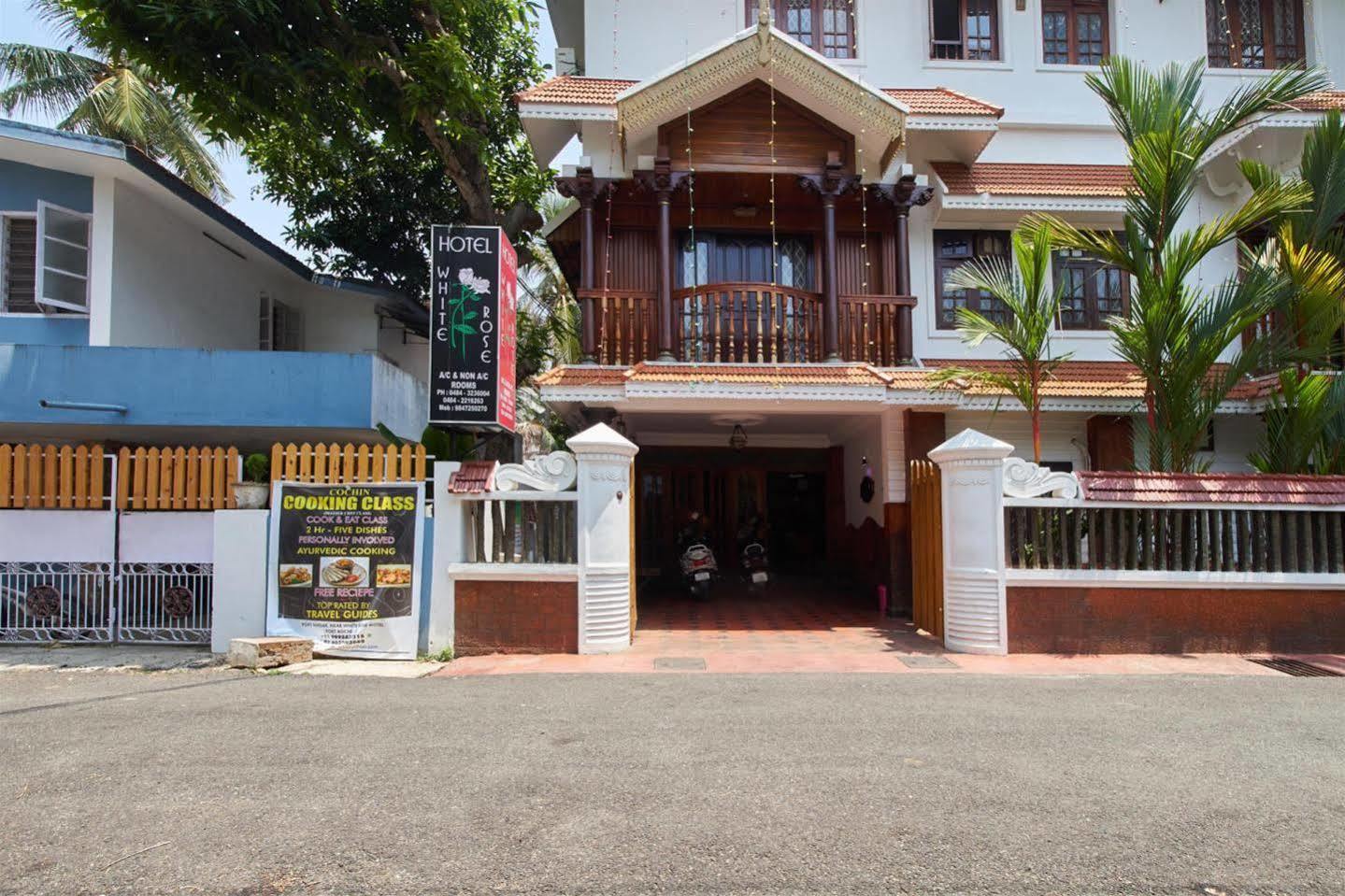 Hotel White Rose Kochi Exterior photo
